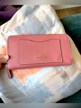 NWOT Coach Long Wallet With Horse And Carriage logo Salmon Pink